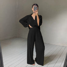 Pleated shirt amd wide-leg mopping drape trousers suit