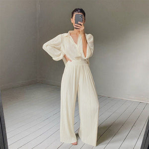 Pleated shirt amd wide-leg mopping drape trousers suit