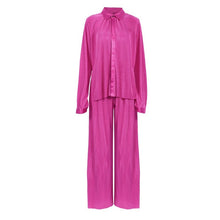 Pleated shirt amd wide-leg mopping drape trousers suit