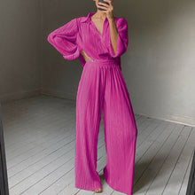 Pleated shirt amd wide-leg mopping drape trousers suit